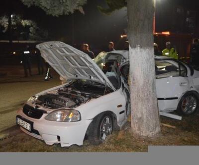 Adıyaman'da otomobil ağaca çarptı: 4 yaralı