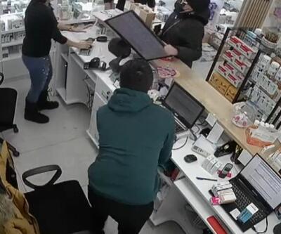 Ankara'da eczane çalışanlarına saldırdı | Video Haber
