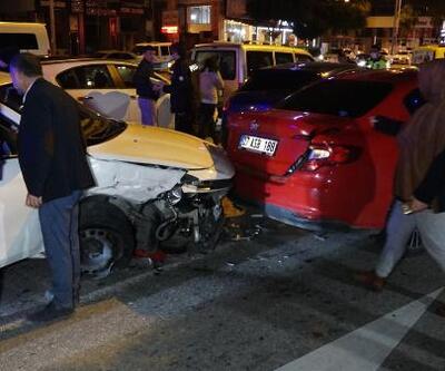 Alkollü sürücü kazaya neden oldu; 5 araç birbirine girdi