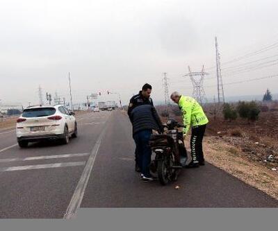 Kilis’te otomobilin çarptığı motosikletteki 2 kişi yaralandı