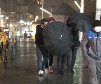 Taksim’de yağmur ve fırtına zor anlar yaşattı