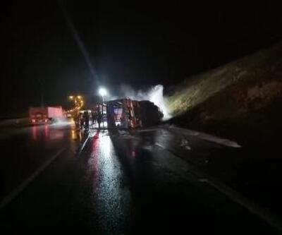 Kuzey Marmara Otoyolu'nda devrilen kamyonun sürücüsü yaşamını yitirdi