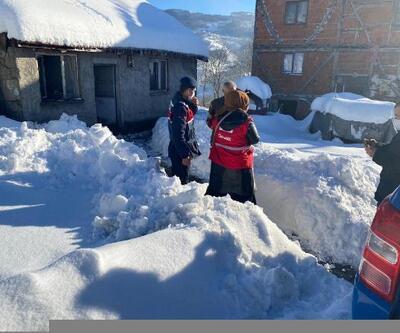 Kızılay’dan karla kaplı köylerde yaşayanlara yardım