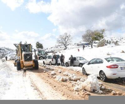 Yenişehir'de kar temizleme ve yol açma çalışması