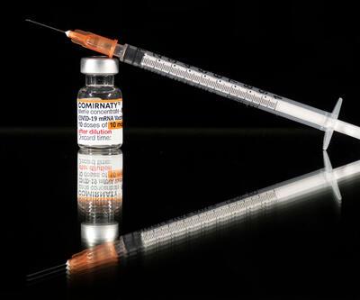 Fransa'da tartışmalı Covid-19 aşı kartı uygulaması başladı