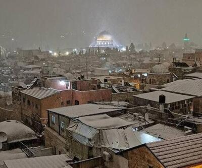 Kudüs’e mevsimin ilk karı yağdı: Mescid-i Aksa beyaza büründü