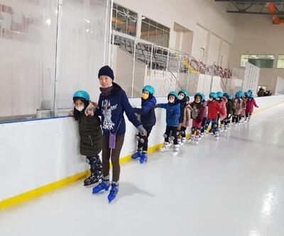 Süleymanpaşa'da  öğrencilere buz pateni eğitimi