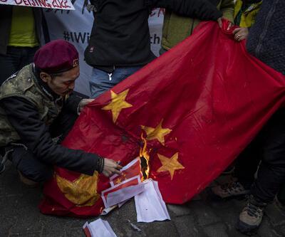 Yeni Delhi'de yüzlerce Tibetli, Çin Büyükelçiliği'ne yürüdü