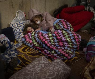 Ukraynalılar geceyi metro istasyonlarında geçirdi