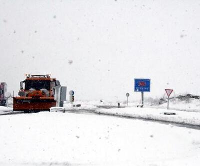 Trakya'da kar yağışı: Ekipler sınır kapıları yolunda nöbette