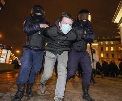 St. Petersburg’da savaş karşıtı gösteriler sürüyor