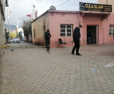 Adana’da oto galeriye ateş açıldı: 1 yaralı