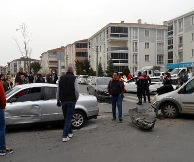 Lüleburgaz'da 3 aracın karıştığı kazada 1 kişi yaralandı