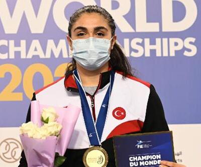 Milli eskrimci Aleyna Ertürk Dünya Şampiyonu oldu