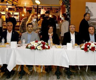 Başkan Çerçioğlu ve Günel'den Kuşadası'nda görevli muhtarlara iftar yemeği
