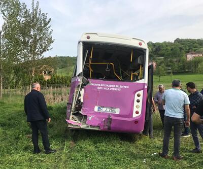 Kamyon, özel halk otobüsüne çarptı: 9 yaralı
