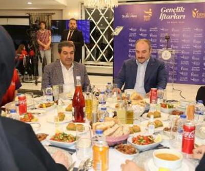 Bakan Mustafa Varank Esenler'de gençlerle iftar yaptı