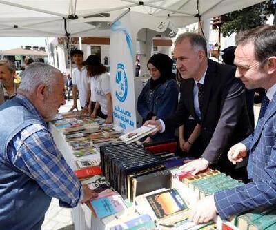 Dünya Kitap Hediye Etme Günü'nde 2 bin kitap dağıtıldı