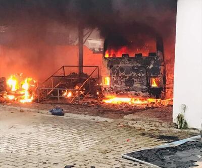 Sri Lanka’da tansiyon yükseliyor... Başbakanın ve siyasilerin evleri ateşe verildi