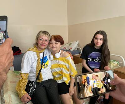 İngiliz yapımcı Tracey Seaward, Ukraynalı çocukları ziyaret etti