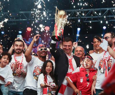 Ümraniyespor Süper Lig’i taraftarlarıyla kutladı