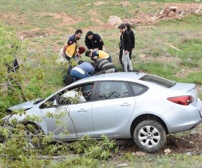 Sivas'ta otomobil şarampole indi: 2 yaralı