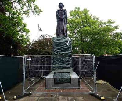 Thatcher nefreti kasabayı karıştırdı: 300 bin sterlinlik heykele yumurtalı saldırı
