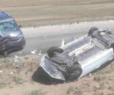 Sivas'ta otomobil hafif ticari araçla çarpıştı: 5 yaralı