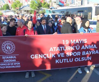 Üsküdar'da "19 Mayıs Gençlik Yürüyüşü"... 100 metrelik Türk bayrağı açıldı