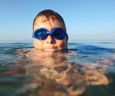 Uzmanı uyardı: Havuz ve deniz göz enfeksiyonu riskini artırıyor