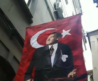 Atatürklü Türk bayrağına saldırıya 2 gözaltı