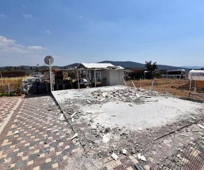 Torbalı'da 'hobi bahçesi' adı altındaki kaçak binalar yıkıldı