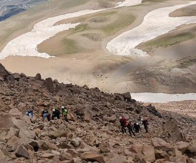 Sakaryalı dağcılar Süphan Dağı’na zirve yaptı