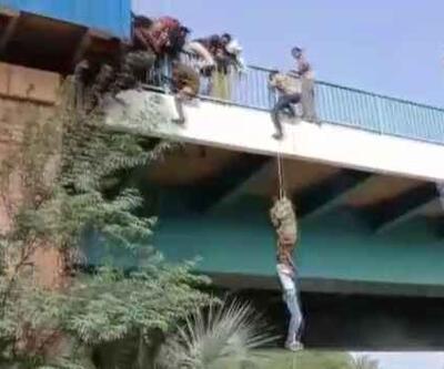 Sudan’da polisten kaçan göstericiler iple köprüden atladı