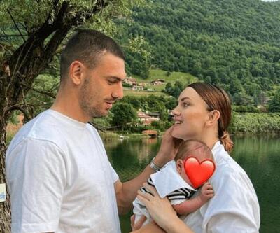 Merih Demiral ve Heidi Lushtaku bir buçuk aylık bebekleriyle tatilde