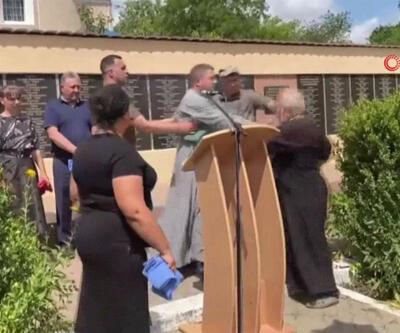 Rus yanlısı rahip cenazede Ukraynalı rahibe haçla saldırdı