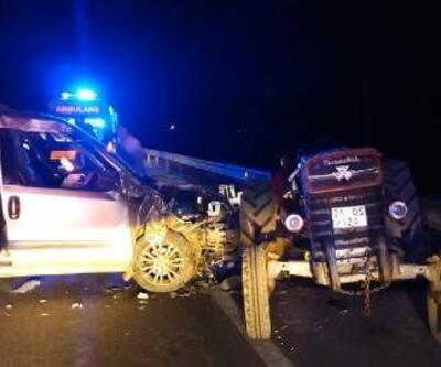 Hafif ticari araç ile iki traktör çarpıştı: 6 yaralı
