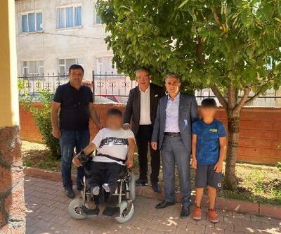 Reşat Erdoğan, engelli vatandaşa akülü sandalye hediye etti