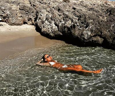 Saba Tümer, beyaz bikinisiyle çekildiği pozunu paylaştı