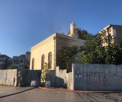 Fatih'te tarihi camide yangın