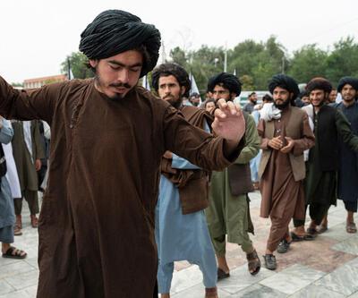 Taliban dansı: İktidarın 1’inci yılını böyle kutladılar