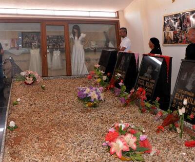 11 yıl önce ölen eşi ve 3 çocuğunun mezarlarını müzeye çevirdi