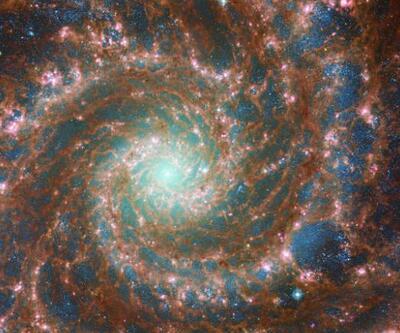 NASA'dan yeni paylaşım: Phantom Galaksisi'nin çarpıcı görüntüsü