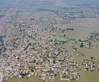 Pakistan'daki sel felaketi: 100 km çapında göl oluştu