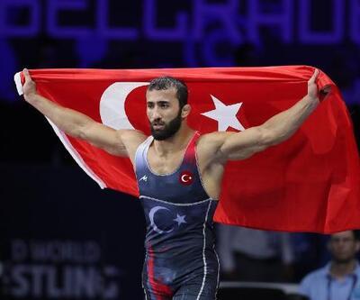 Burhan Akbudak Dünya Güreş Şampiyonası'nda altın madalya kazandı