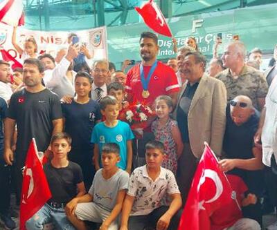 Dünya şampiyonu Taha Akgül'e Ankara'da coşkulu karşılama