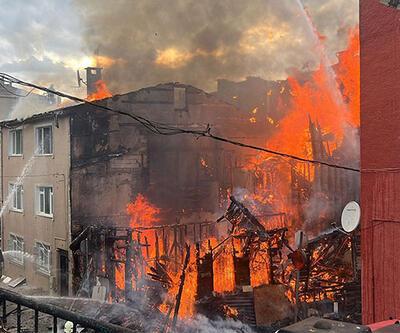 Son dakika... Beykoz'da ahşap bina alev alev yanıyor