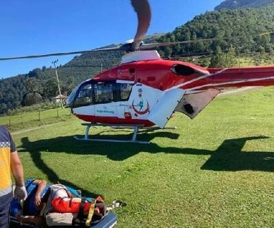 Trabzon'da ambulans helikopter ağaçtan düşen yaralıyı yayladan aldı