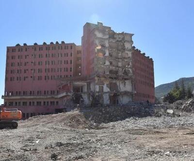 Eğirdir'in ünlü hastanesi yıkılıyor