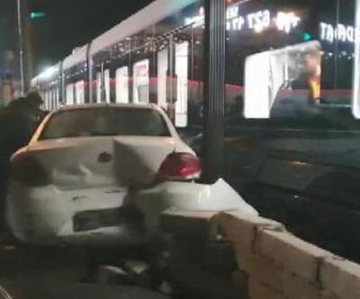 Eyüpsultan'da tramvay otomobile çarptı